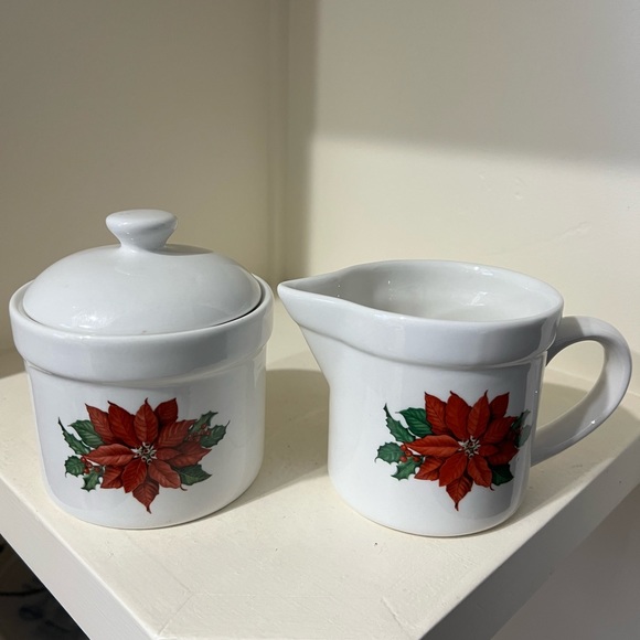 Hallmark poinsettia creamer and covered sugar set.perfect pre owned condition. - Picture 2 of 3